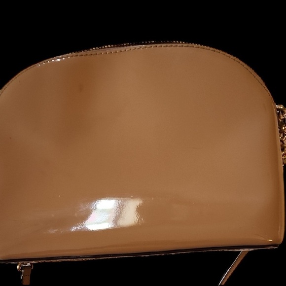 Michael Kors Patent Leather Beige Crossbody Bag with Gold Hardware - Picture 2 of 5